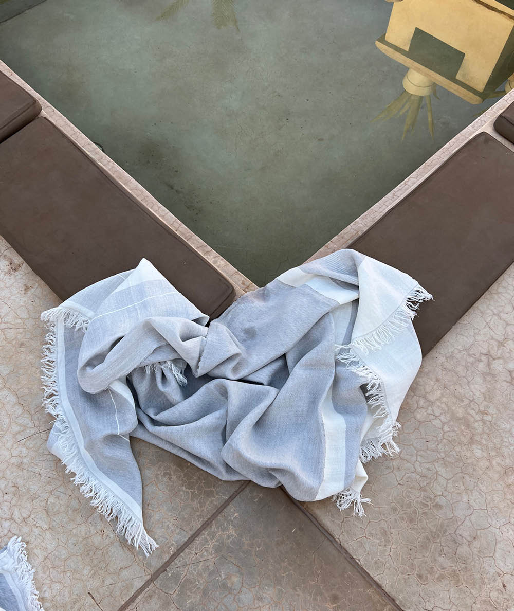 Badehåndklæde ved swimmingpool