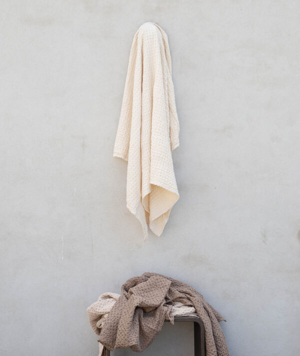 Cremefarvede håndklæder i økologisk bomuld